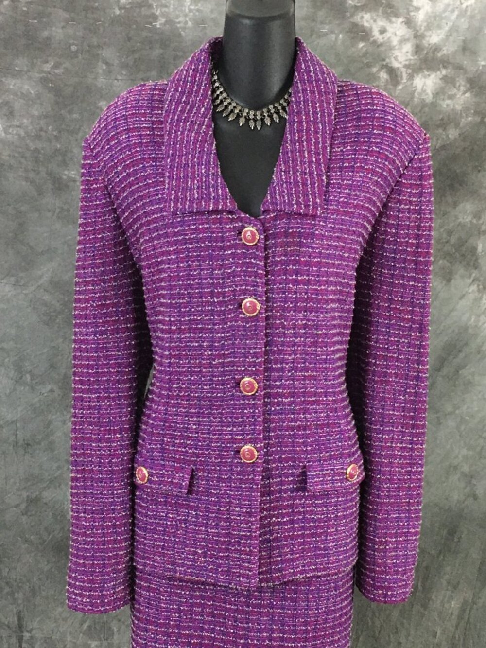 BEAUTIFUL St John couture knit purple multi jacket skirt suit size 14 - Picture 4 of 10